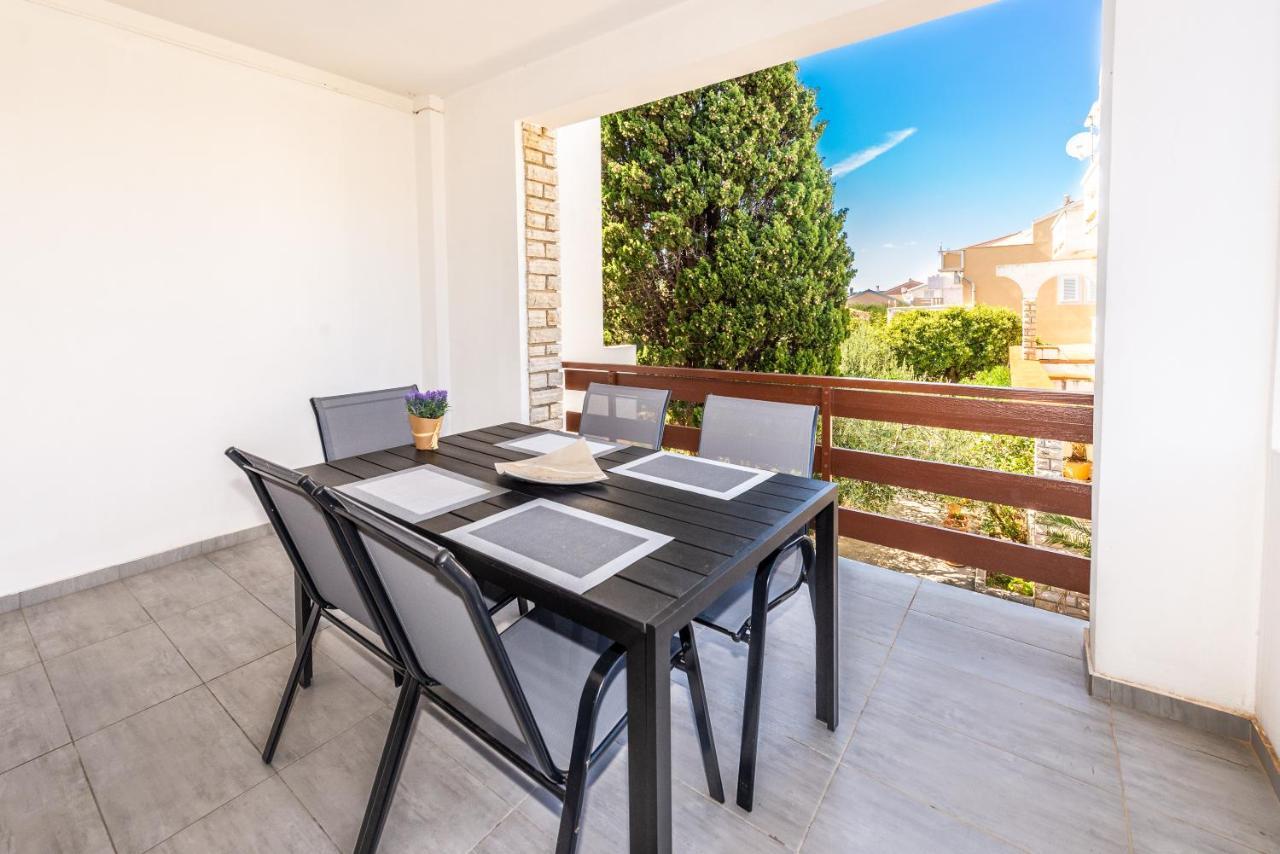 Apartmani Tatjana Novalja Buitenkant foto