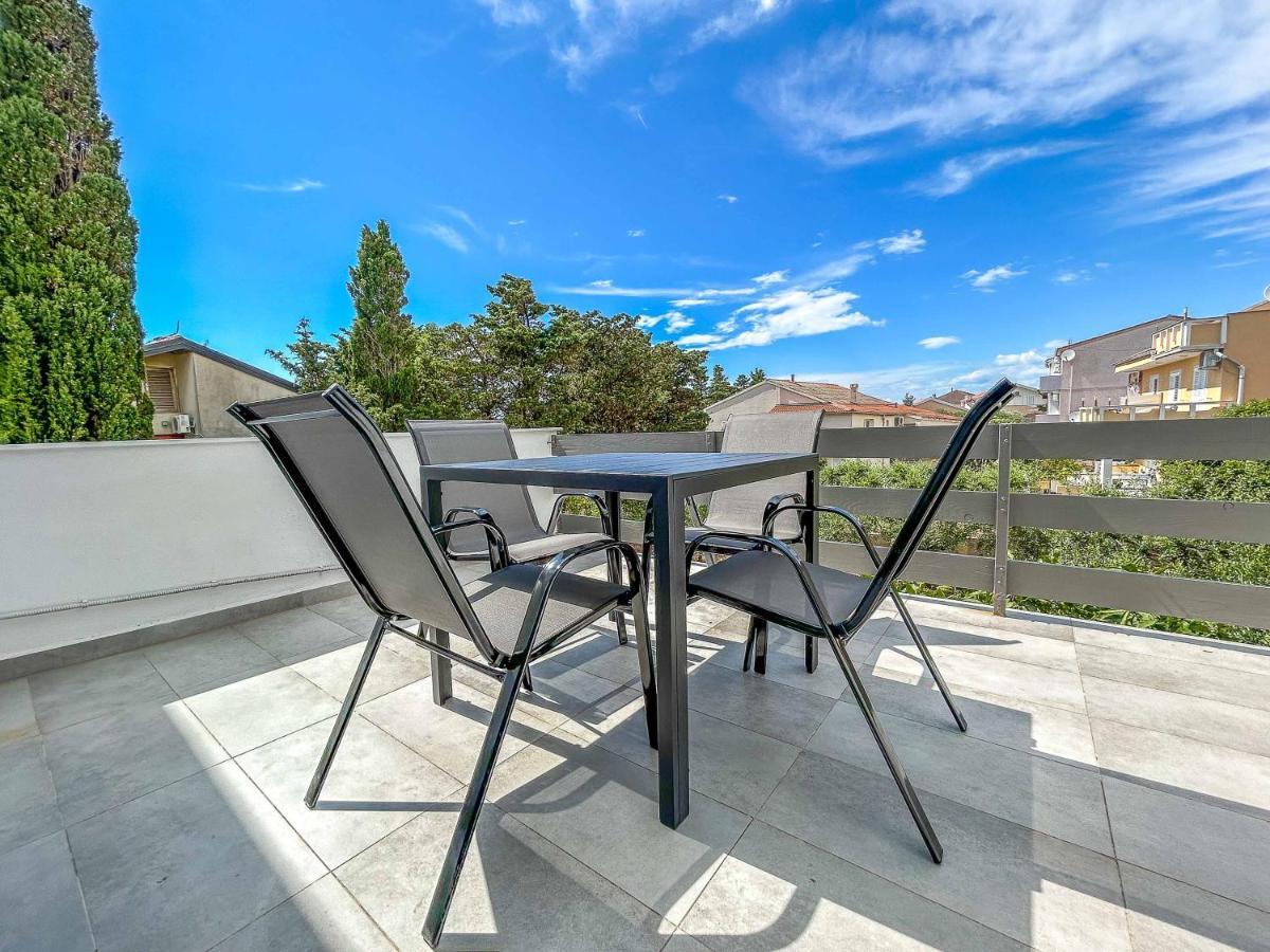 Apartmani Tatjana Novalja Buitenkant foto