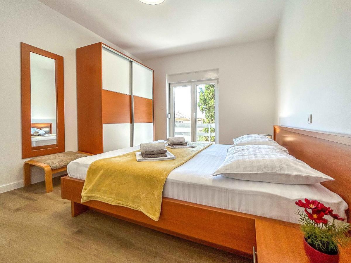 Apartmani Tatjana Novalja Buitenkant foto